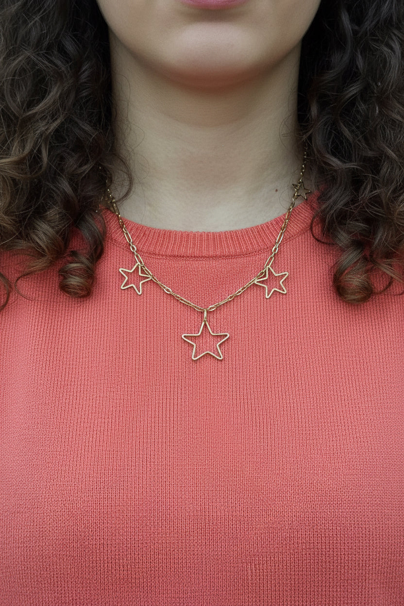 Marlene Cadena Con Dijes de Estrellas