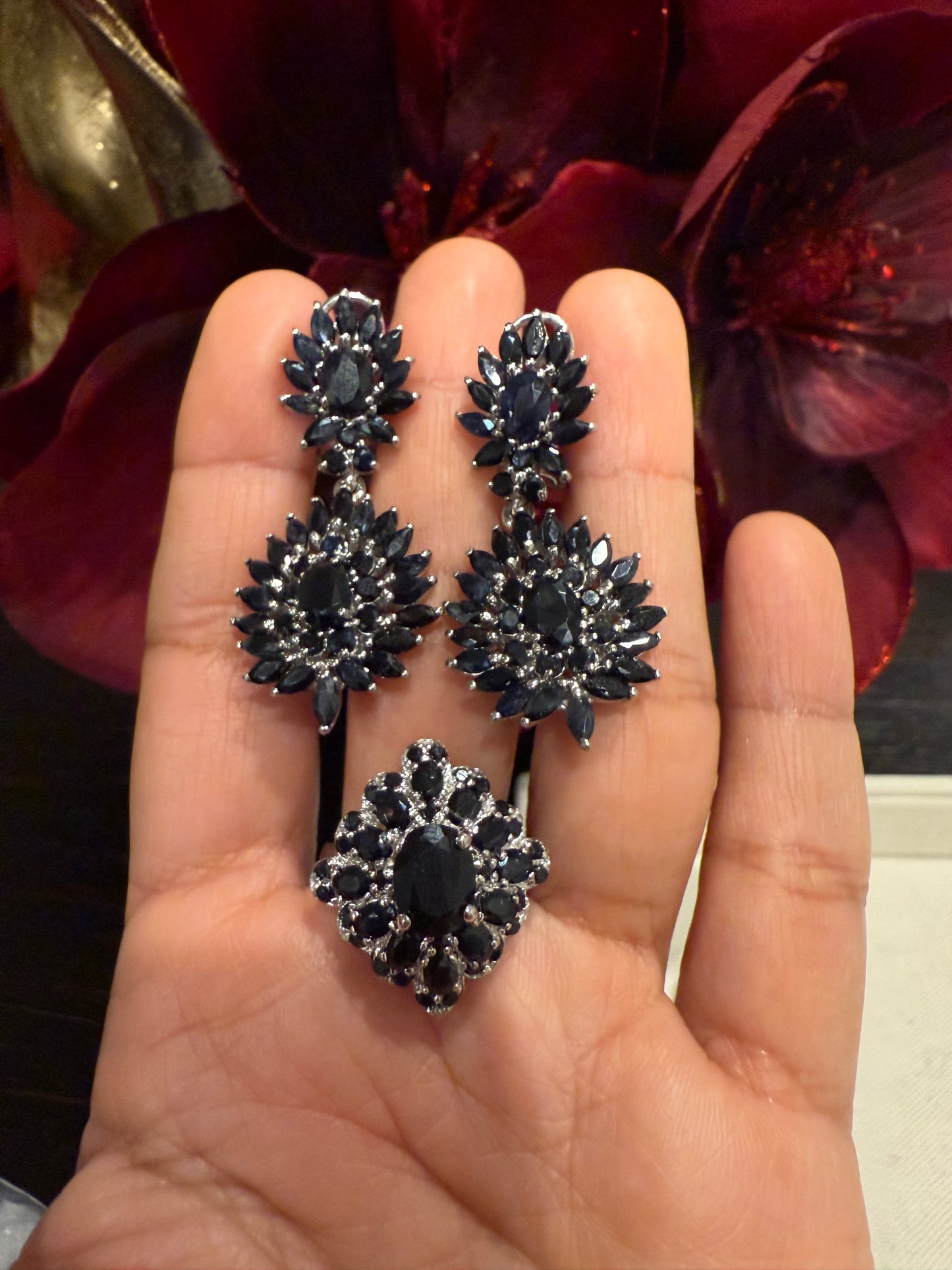 Juego de aretes y anillo en plata925 con zafiros naturales talla 8