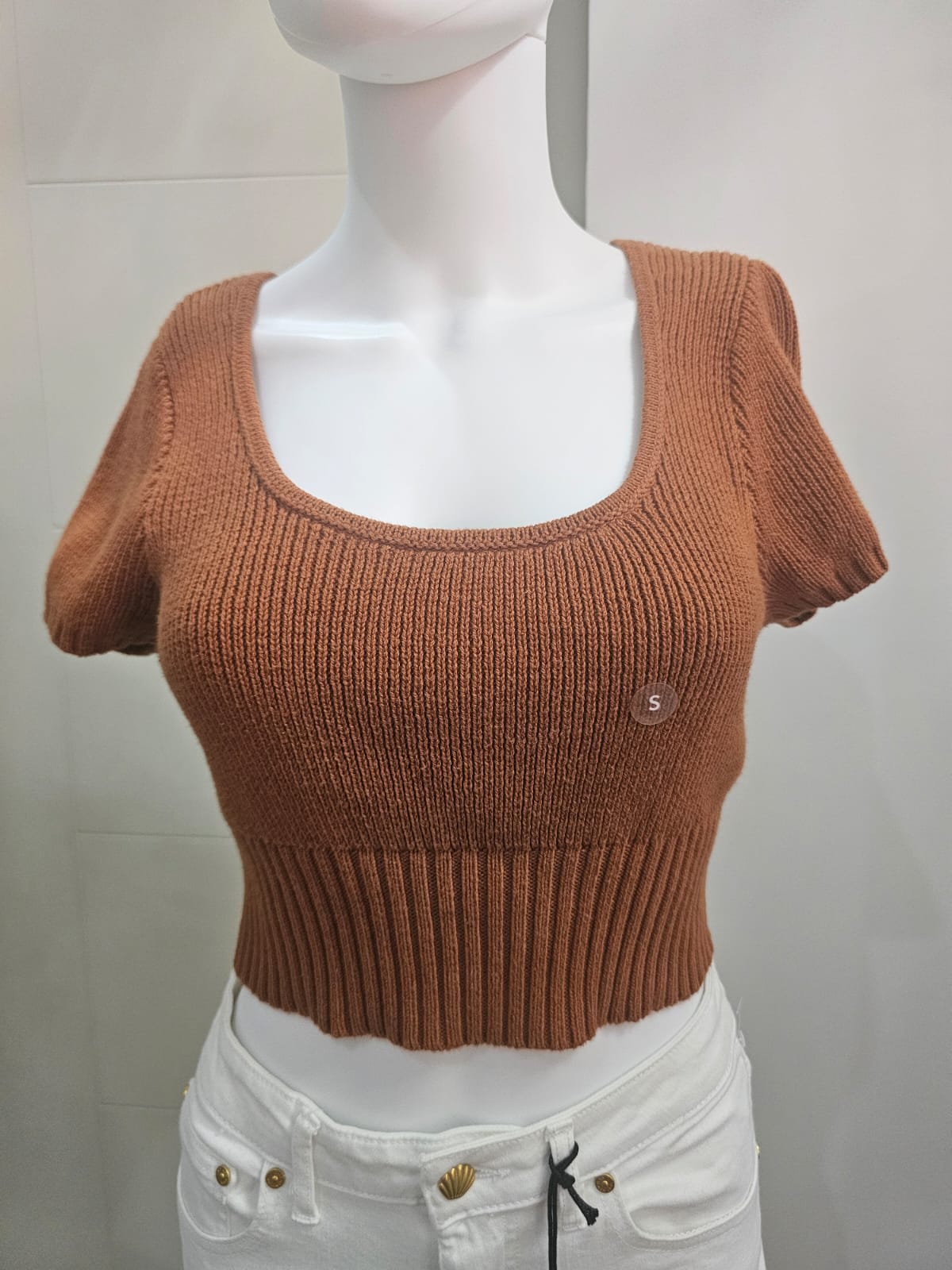 Kendall & Kylie cripta top tejido color café bronce talla S