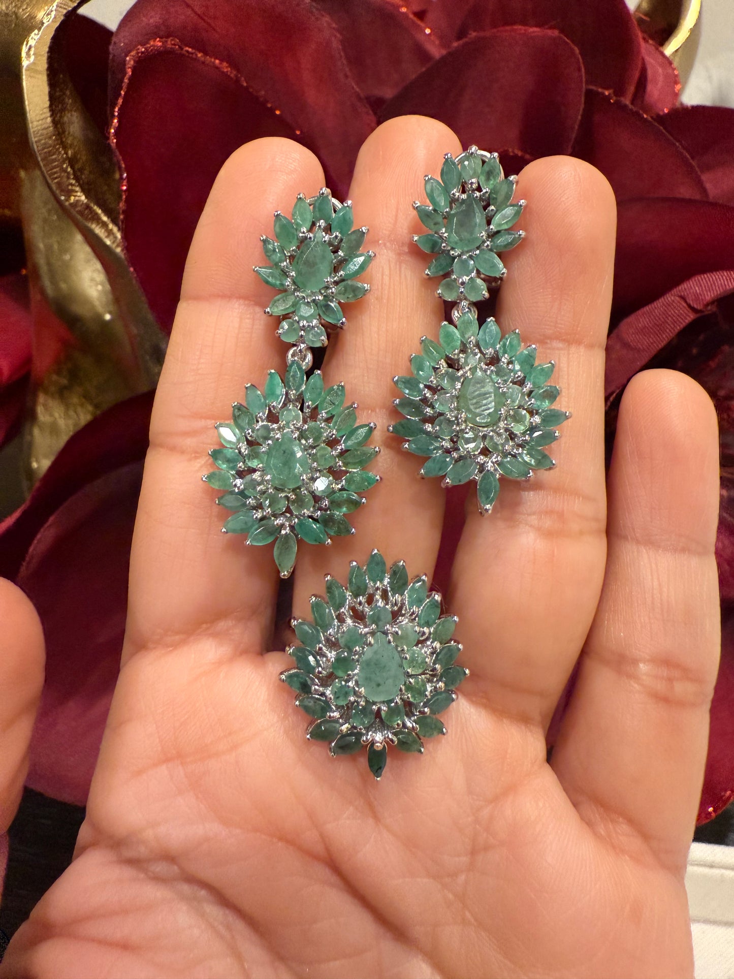 Juego de aretes y anillo en plata925 con esmeraldas naturales en talla 7
