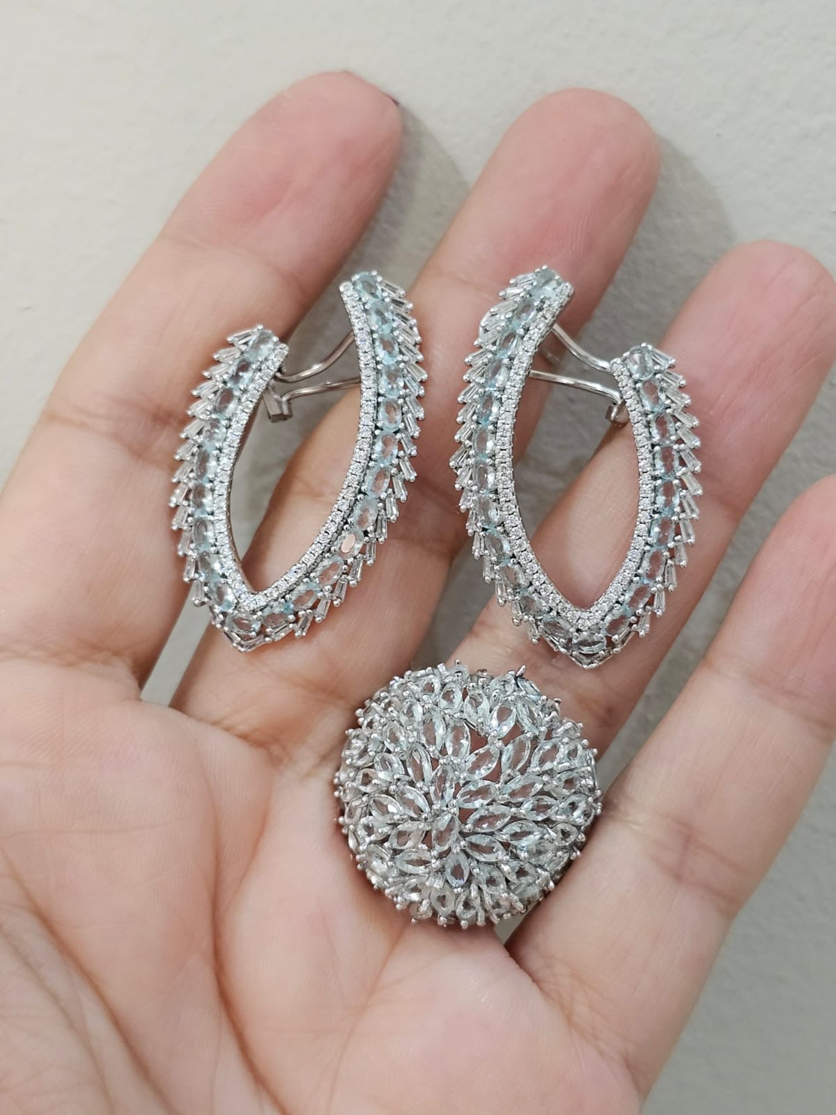 Set aritos y anillo zircones aquamarina