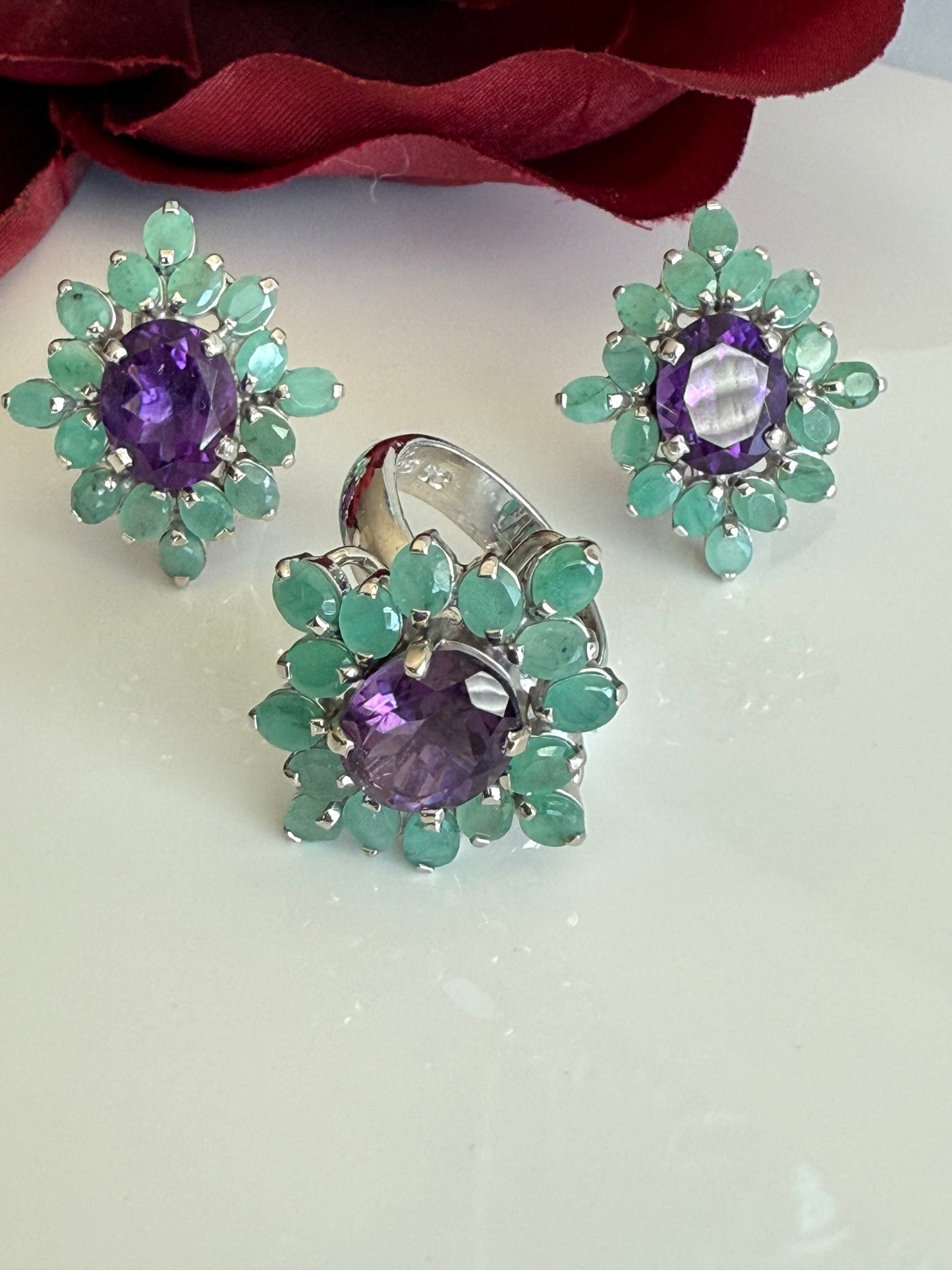 Set aretes y Anillo talla 7.5, en plata925 con esmeraldas y amatistas naturales