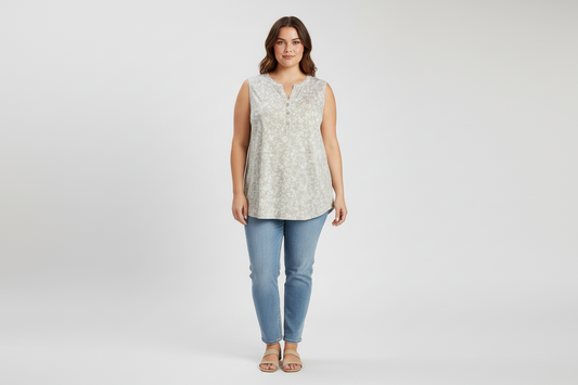 Liz Claiborne Blusa Estampada Color Camel con Flores Blancas, talla M
