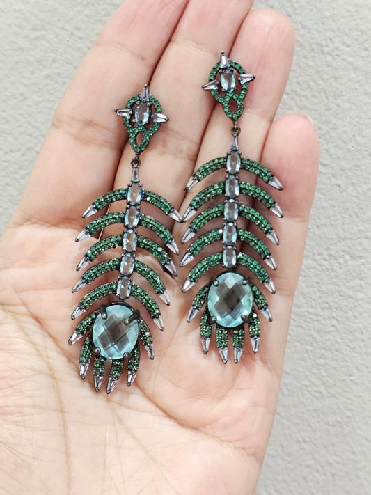Aritos largos en plata925 con baño de rodhio negro y Zircones
