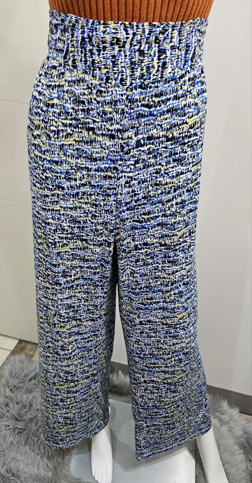 Michael Kors, pantalón de tela suave, se ajusta a la figura, talla L o XL