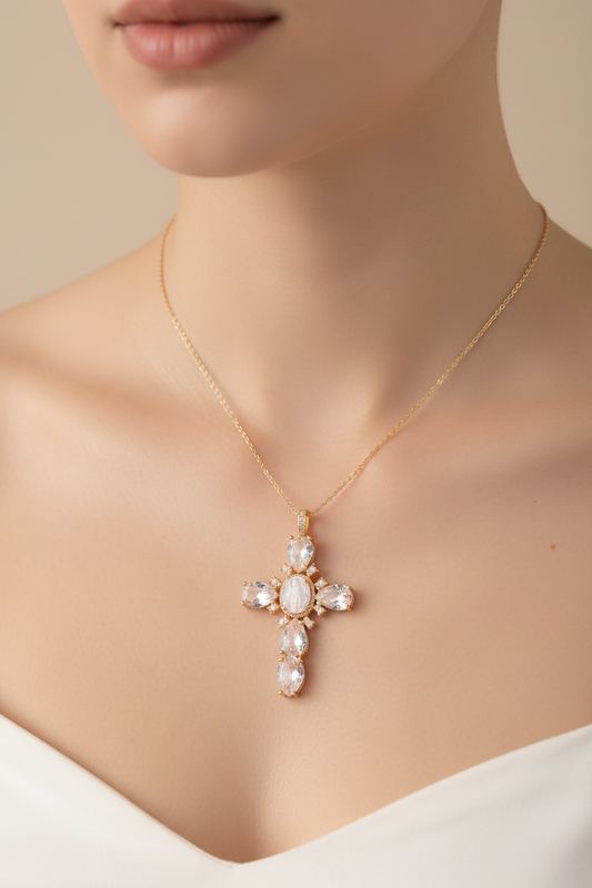 Cadena con cruz de cristales