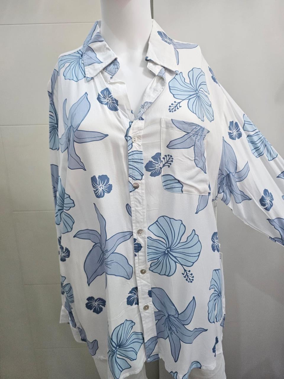 Ocean Drive Blusa Estampada Flores Celestes, Talla M