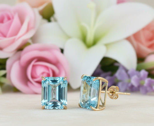 Aritos en oro de 14k, topacios naturales en corte Esmeralda, pin y mariposa