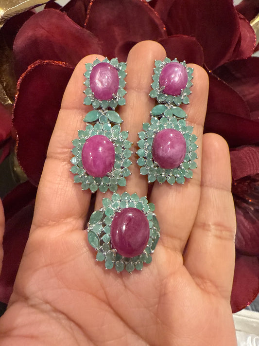 Juego de Aretes y Anillo en Plata925 con ruby cabochon y esmeraldas naturales Talla 8