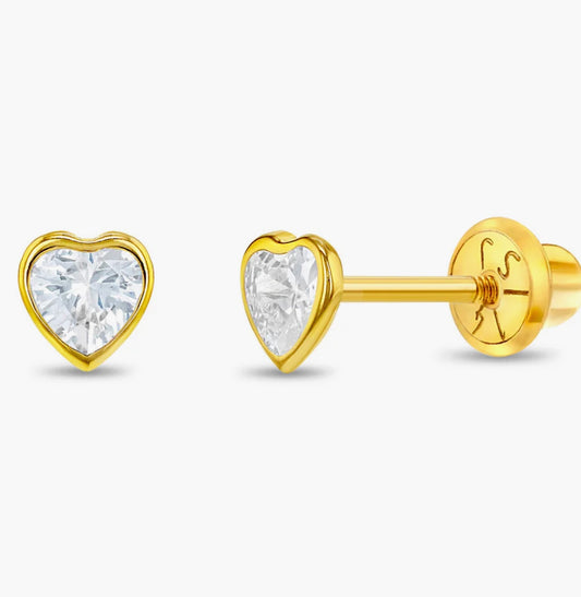 Aritos en oro de 14k con rosca de seguridad, ideal para niña o piercing, con forma de corazón