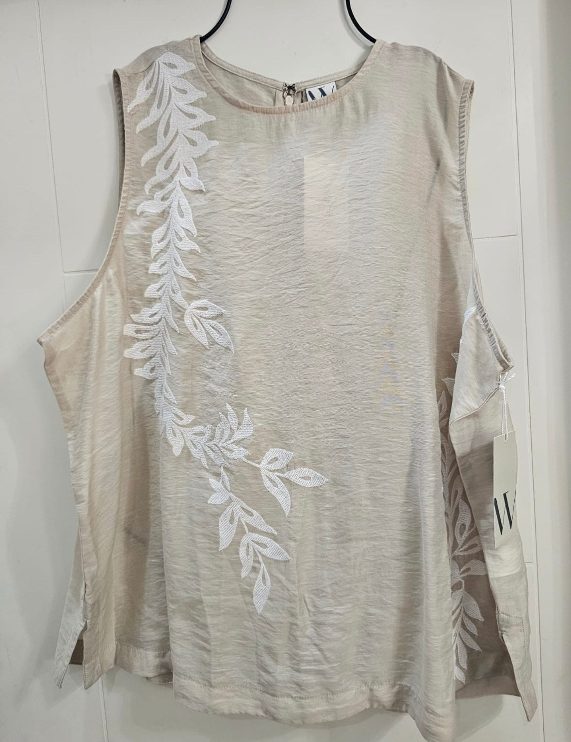 Worthington Blusa Sin Mangas con Hojas Bordadas Color Camel Talla 2XL