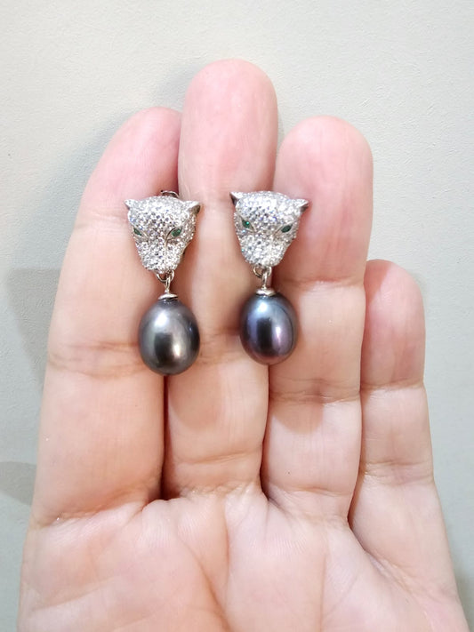 Aretes con cara de jaguar y Perlas naturales de río negras