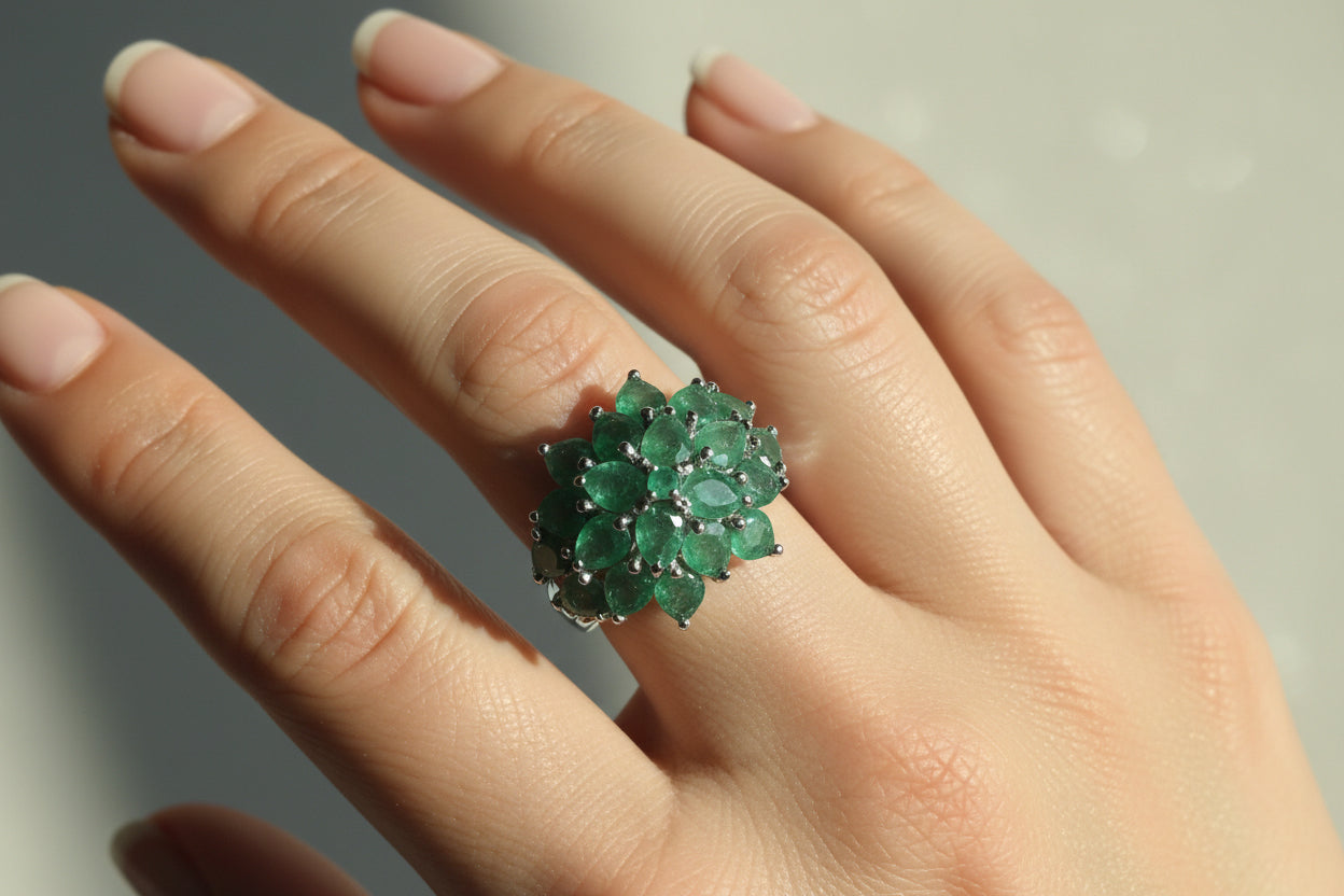 Anillo talla 8 en plata925 con esmeraldas naturales