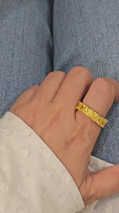Anillo en plata925 con baño de oro de 14k y zircones amarillos, Talla 8