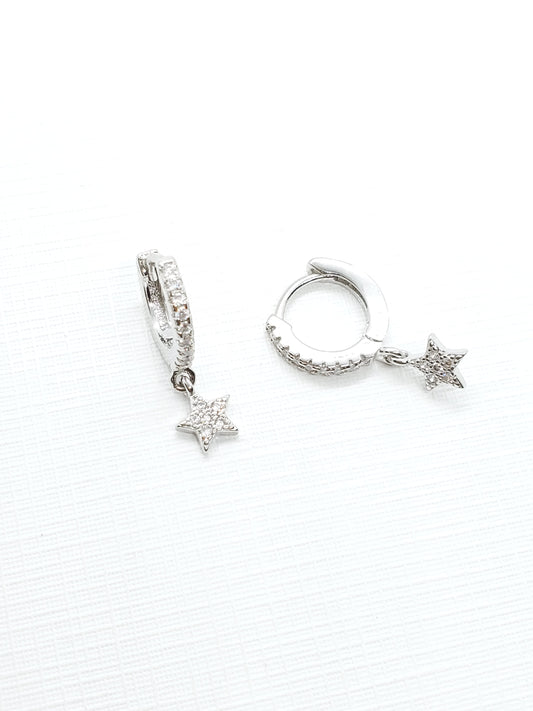 Joyería Fina, para toda ocasión, sisters jewelry, Just $550.00! ShopMini hoops con charm de estrella now at Sister'sJewelrySister'sJewelry{TAGS