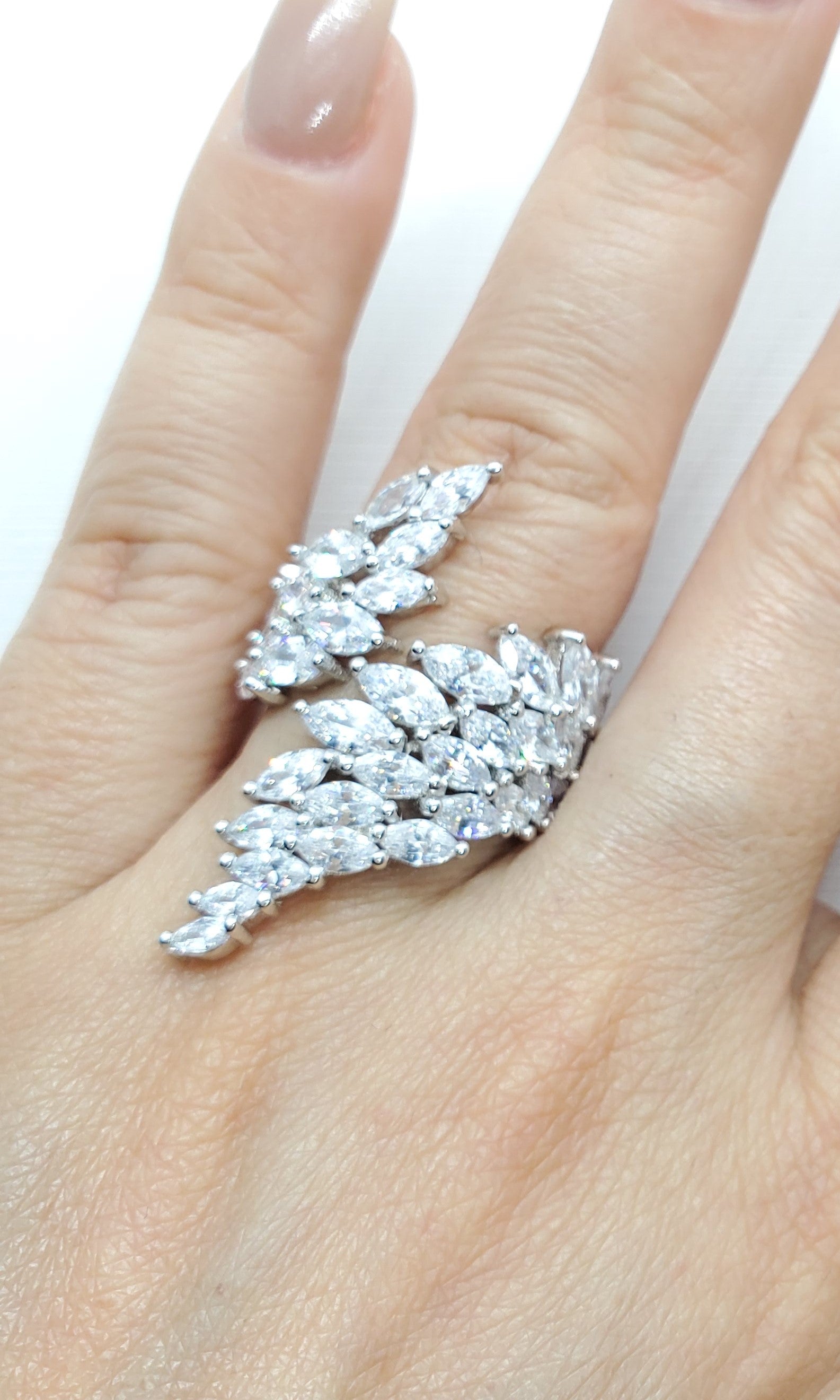 Exquisita joyería, para elevar tu estilo! , sisters jewelry, Just $1450.00! ShopAnillo alas now at Sister'sJewelrySister'sJewelry{TAGS