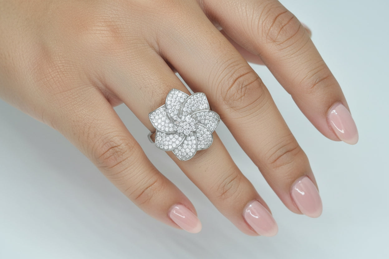 Exquisita joyería, para elevar tu estilo! , sisters jewelry, Just $950.00! ShopAnillo de Flor de 6 petalos now at Sister'sJewelrySister'sJewelry{TAGS