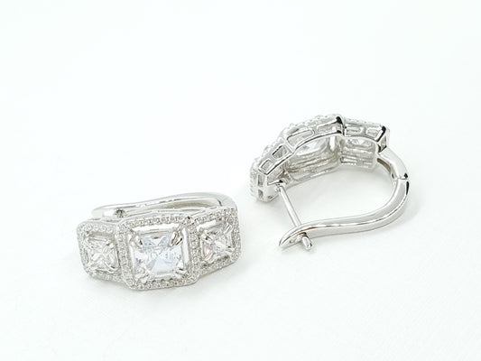 Exquisita joyería, para elevar tu estilo! , sisters jewelry, Just $1600.00! ShopHuggies con zircones cuadrados now at Sister'sJewelrySister'sJewelry{TAGS