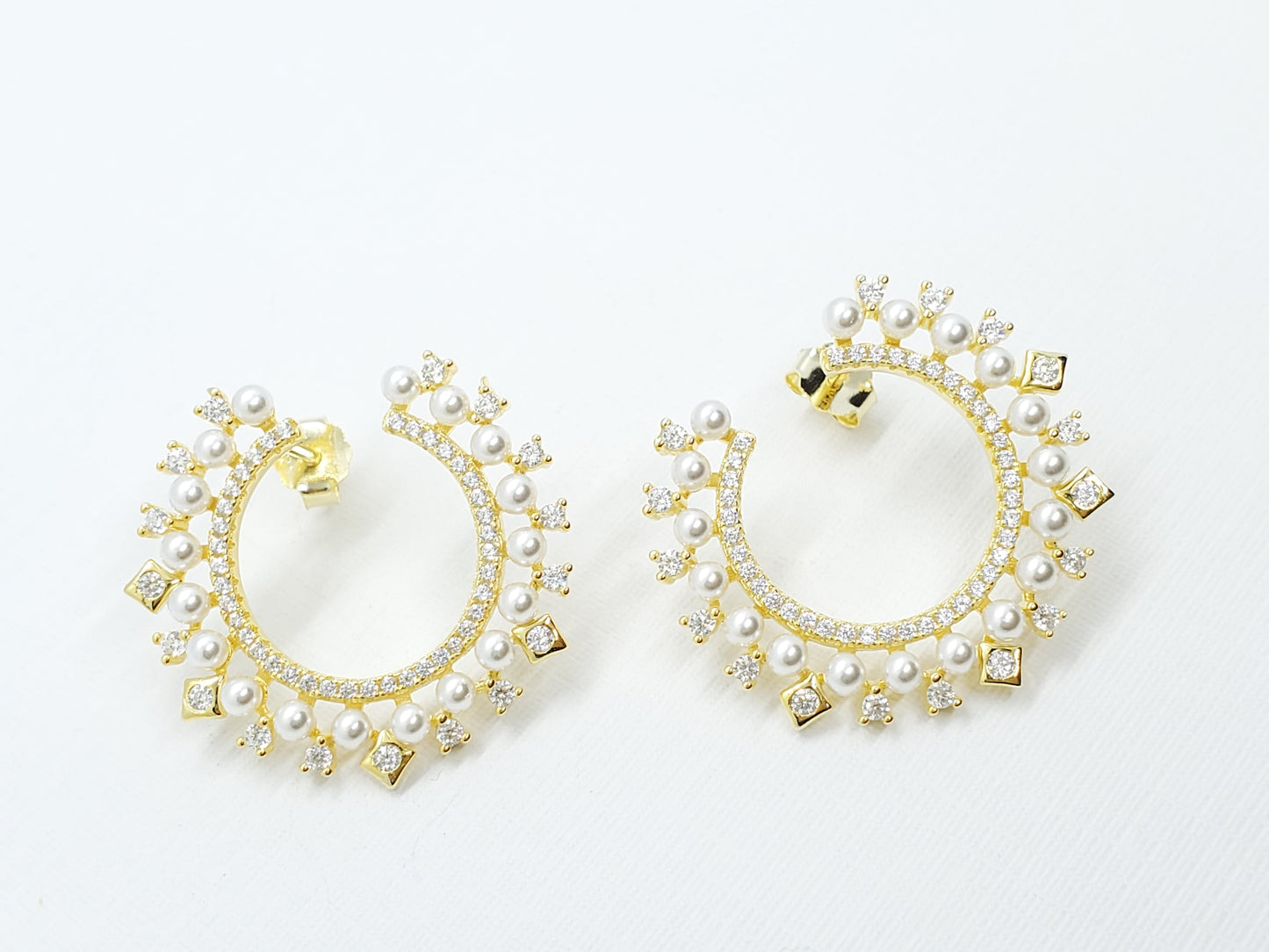 Joyería Fina, para toda ocasión } from {sisters jewelry} - Just $1200.00! ShopAritos de zircones y mini perlas now at Sister'sJewelrySister'sJewelryAritos