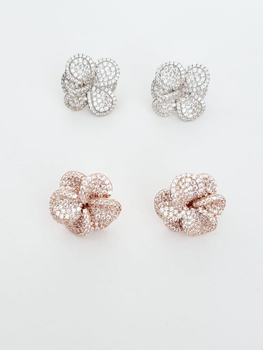 Joyería Fina, para toda ocasión } from {sisters jewelry} - Just $1550.00! ShopAritos de rosas con seis pétalos now at Sister'sJewelrySister'sJewelryAritos